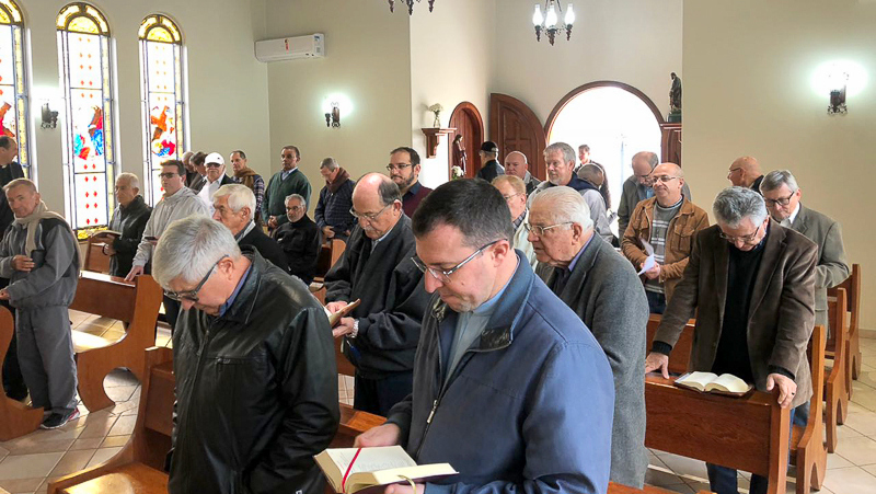 Padres celebram manhã de oração 4 capela (18)