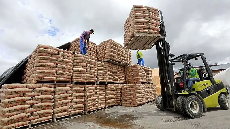 MPT assina acordo com empresas para reduzir pela metade o peso do saco de cimento no país