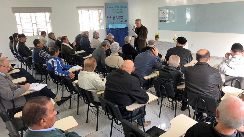 Padres celebram manhã de oração 11 estudo (9)