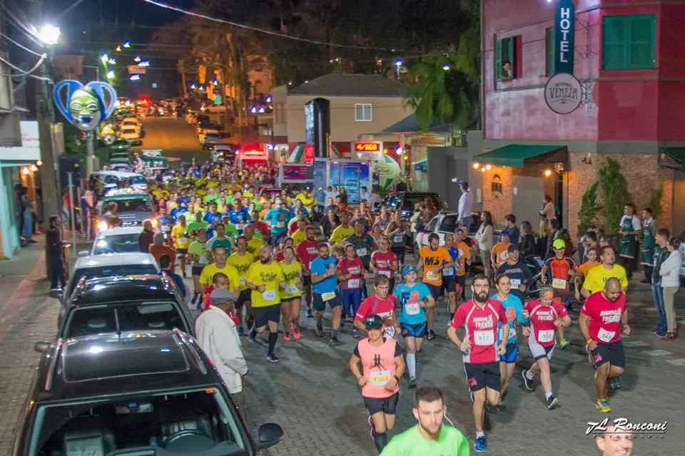 Night Run reúne corredores e familiares em Nova Veneza