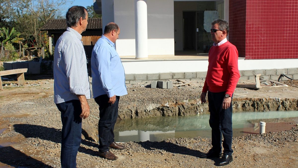 Prefeito e vice visitam obras em andamento em Nova Veneza 2 Prefeito e vice visitam obras em andamento em Nova Veneza