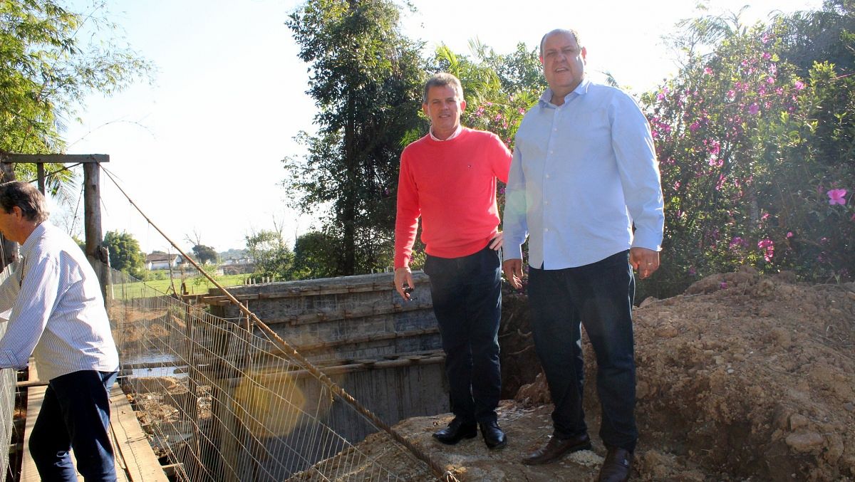 Prefeito e vice visitam obras em andamento em Nova Veneza 4 Prefeito e vice visitam obras em andamento em Nova Veneza