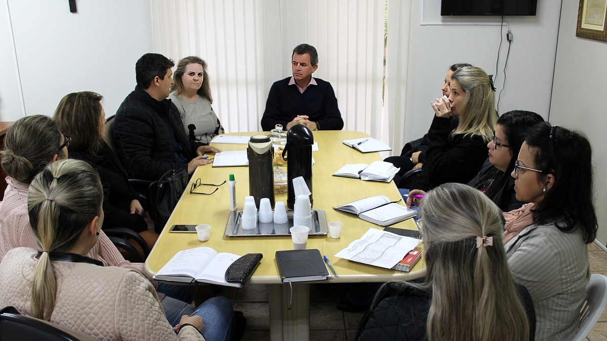 Prefeito e secretário discutem com gestoras os rumos da educação para 2019