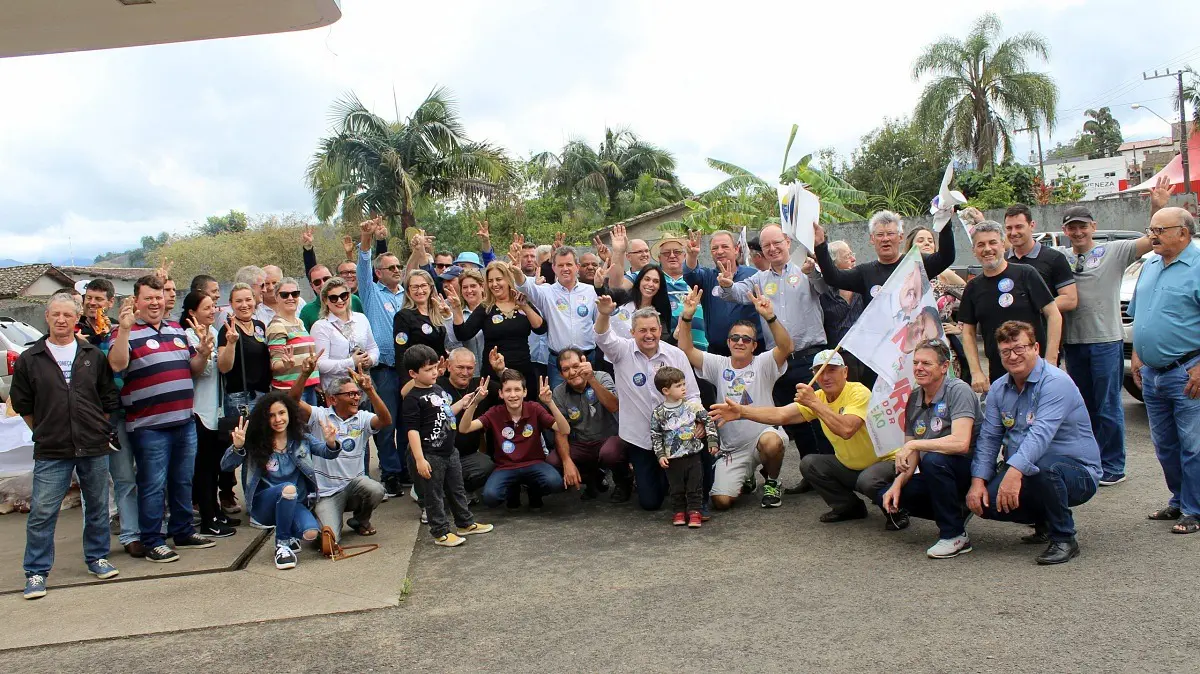 Adesivaço mobiliza lideranças tucanas em Nova Veneza