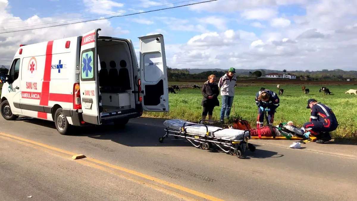 Motociclista fica ferido em grave acidente no São Bento Baixo
