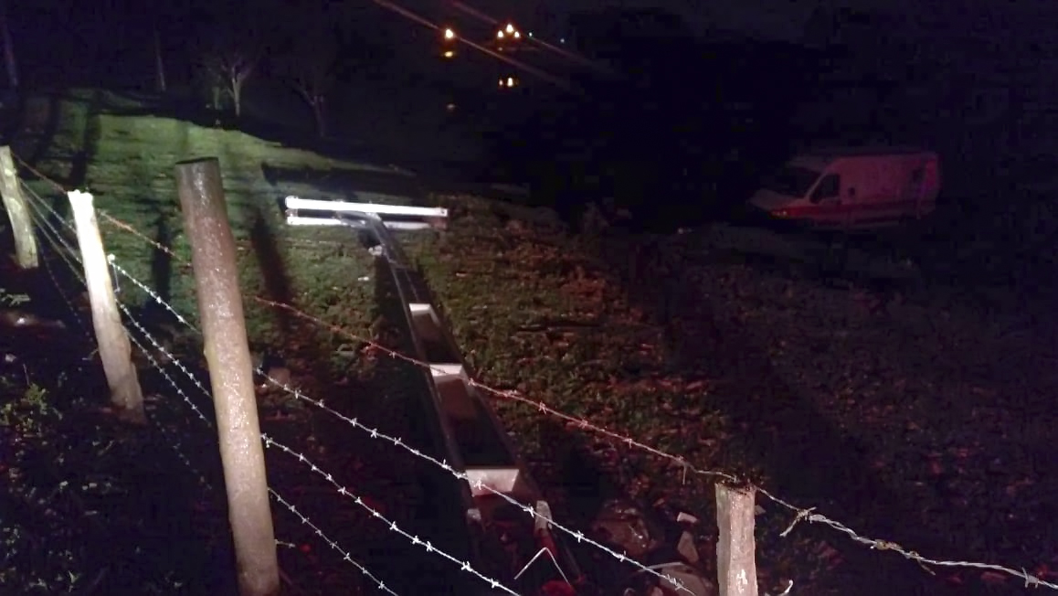 Ambulância sai da pista e bate em poste no São Bento Alto 1 Ambulância sai da pista e bate em poste no São Bento Alto