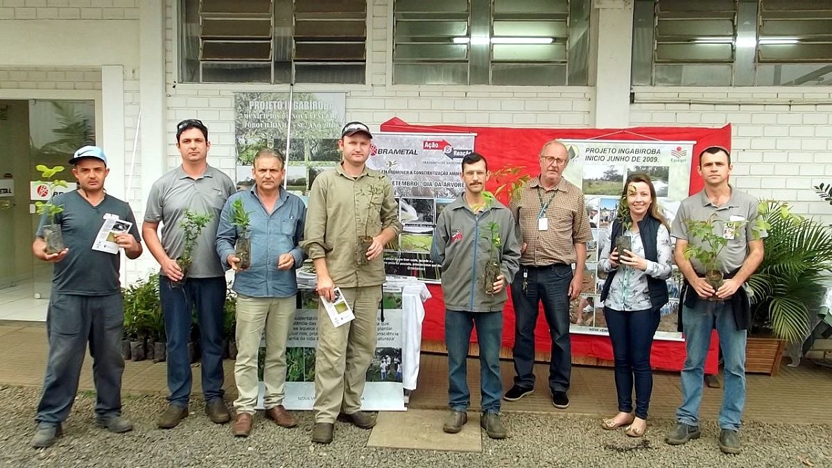 Projeto Ingabiroba: 1,5 mil mudas distribuídas e plantadas pela região