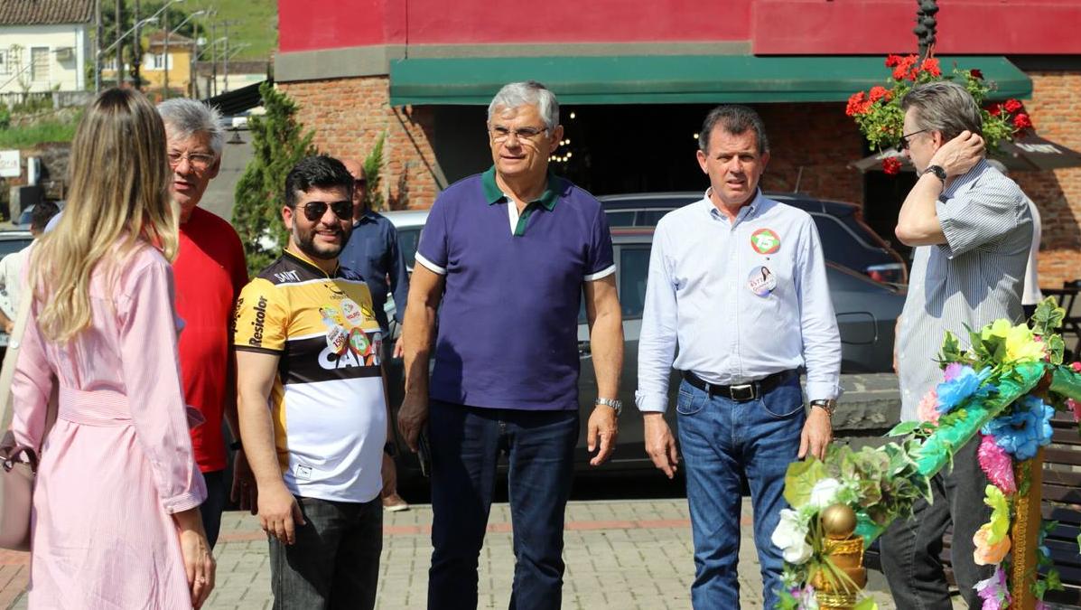Governador anuncia recursos para pavimentação e viatura para PM de Nova  Veneza