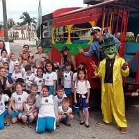 Trem Animado passeia com criançada pelas ruas de Nova Veneza