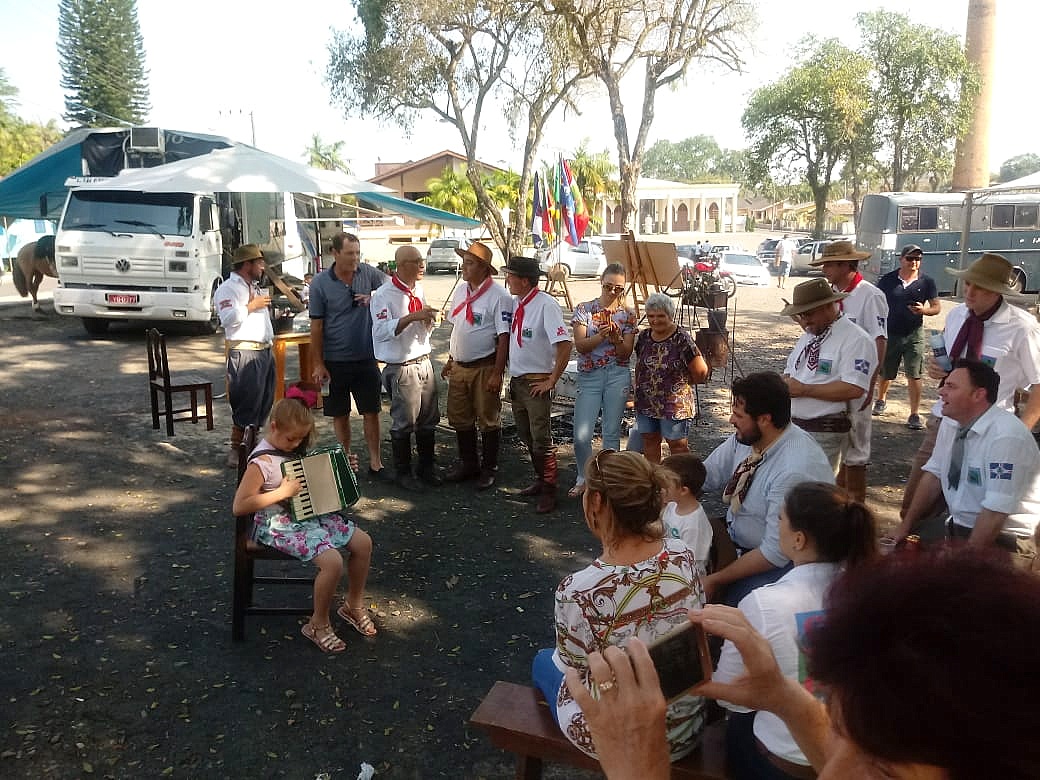 Moradora do São Bento Baixo é destaque mirim pelo talento com a gaita