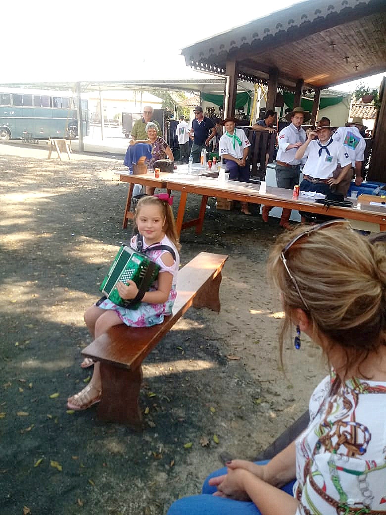 Moradora do São Bento Baixo é destaque mirim pelo talento com a gaita