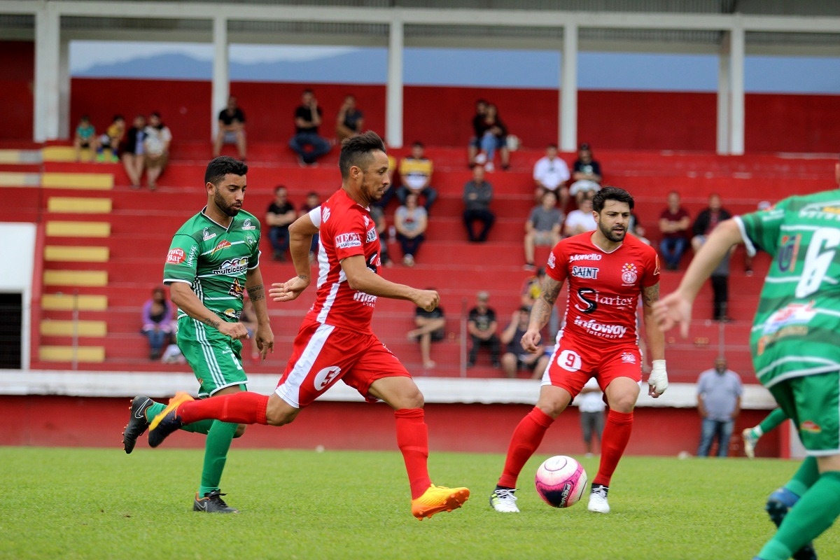 Metropolitano e Caravaggio classificados para as semifinais do regional da Larm