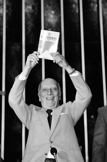 Referência da história contemporânea, Constituição completa 30 anos