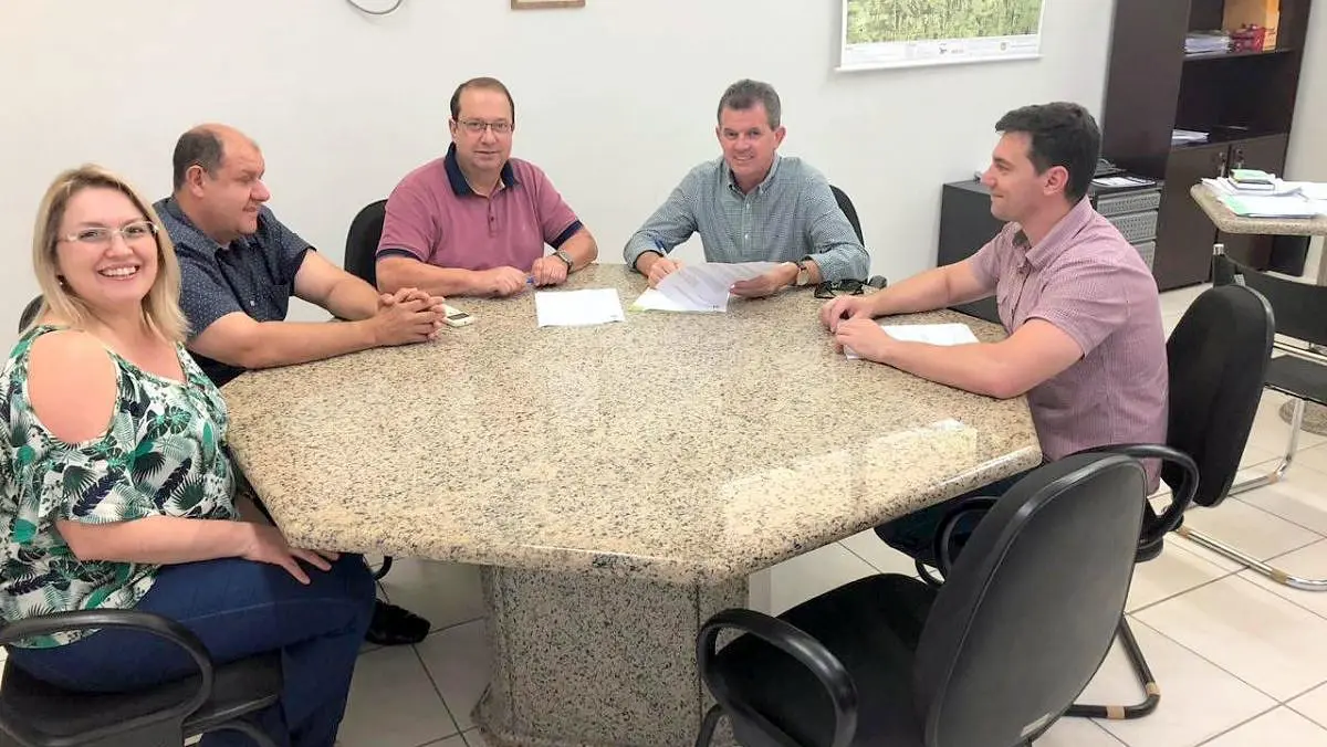Frigo assina convênio para a conclusão da pavimentação entre São Bento Alto a Vila Maria