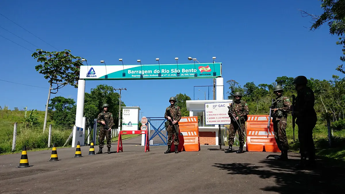 Exército Brasileiro realiza exercício de GLO na barragem do Rio São Bento