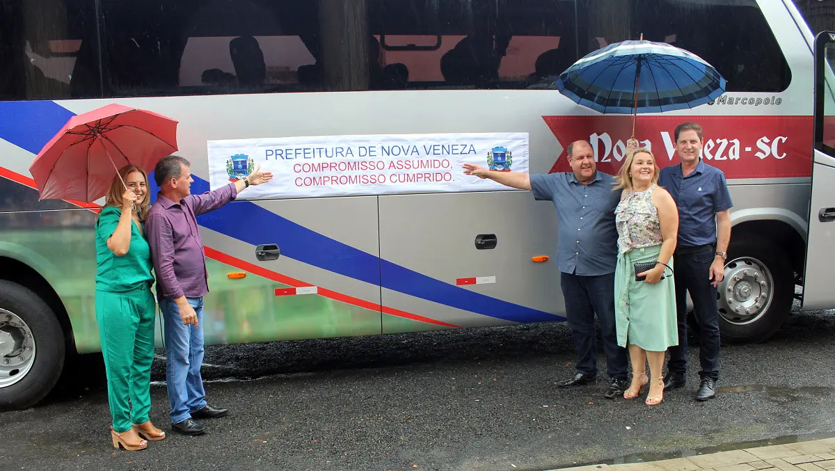 Ônibus de passeio é entregue pelo Governo de Nova Veneza