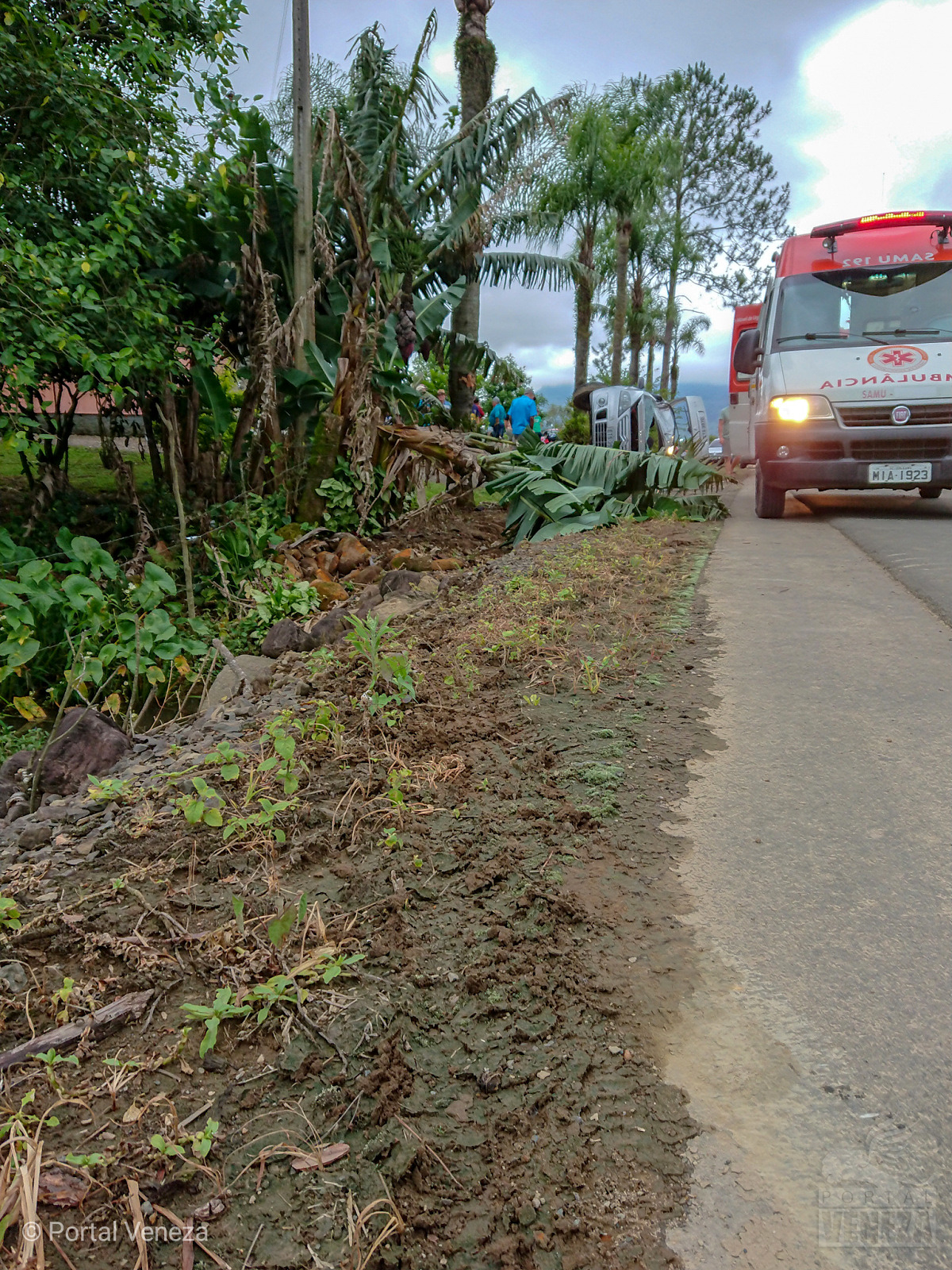 Pai e filha ficam feridos em grave acidente no interior de Nova Veneza 6 Pai e filha ficam feridos em grave acidente no interior de Nova Veneza