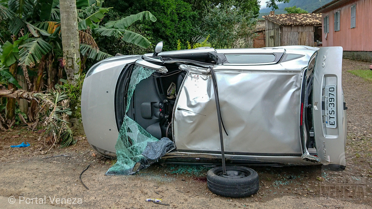 Pai e filha ficam feridos em grave acidente no interior de Nova Veneza 3 Pai e filha ficam feridos em grave acidente no interior de Nova Veneza