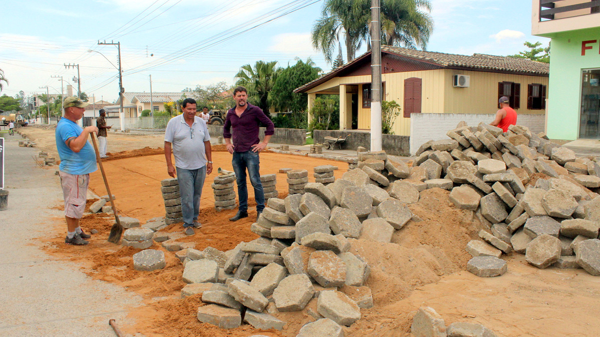 Prefeito em exercício visita obras em andamento em Nova Veneza 1 Prefeito em exercício visita obras em andamento em Nova Veneza