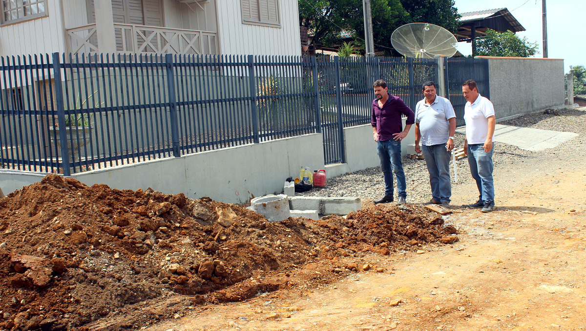 Prefeito em exercício visita obras em andamento em Nova Veneza 3 Prefeito em exercício visita obras em andamento em Nova Veneza