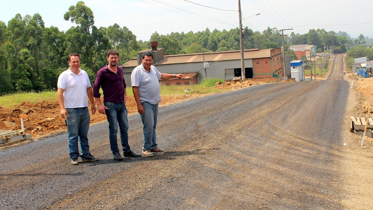 Prefeito em exercício visita obras em andamento em Nova Veneza 4 Prefeito em exercício visita obras em andamento em Nova Veneza