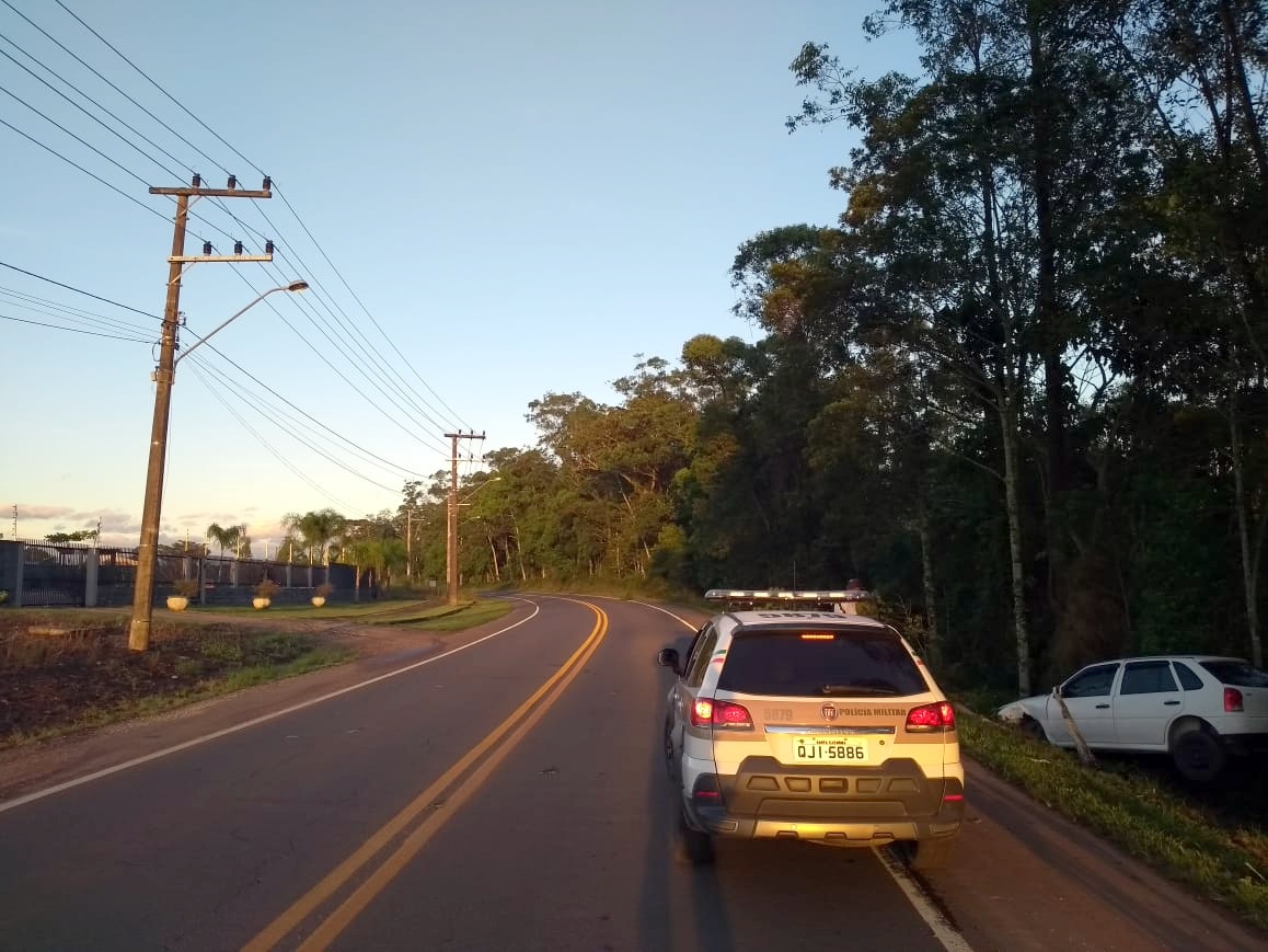 Saída de pista é registrada no bairro Garuvinha 1 Saída de pista é registrada no bairro Garuvinha