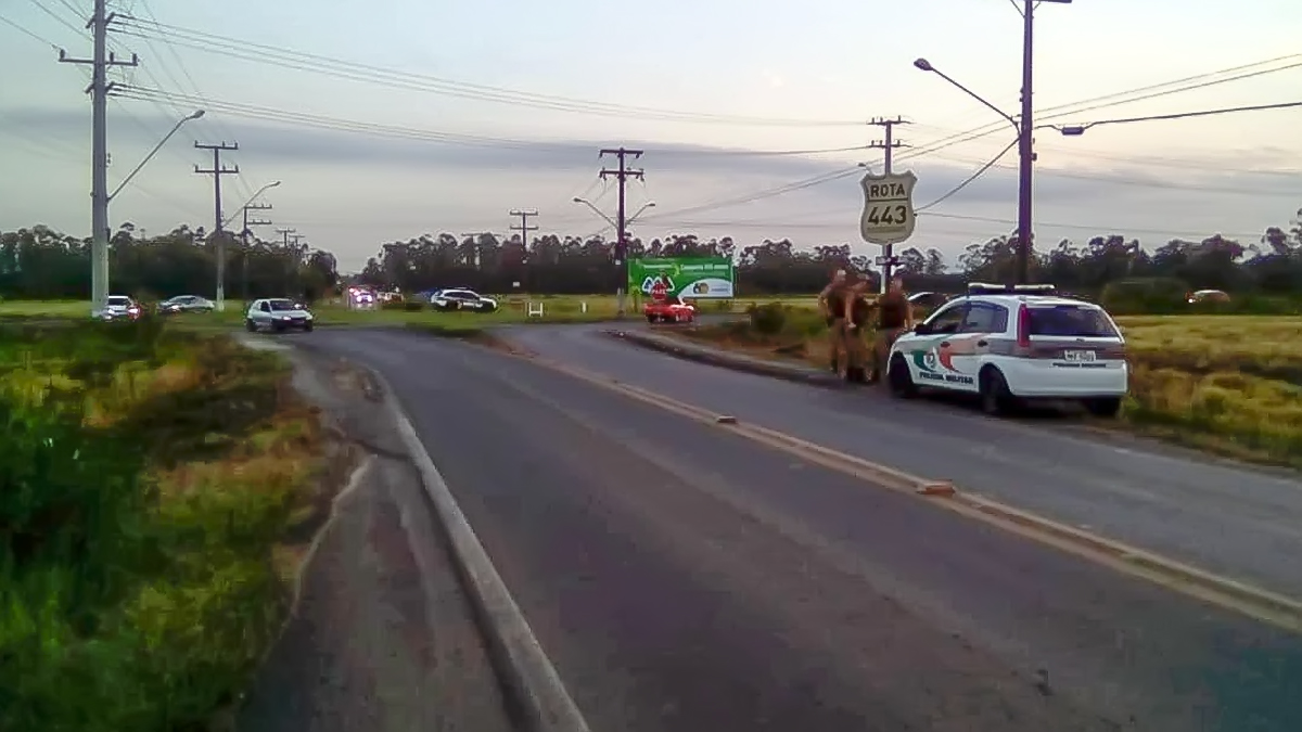 Motorista em fuga bate veículo em viatura da PM próximo ao Jardim Florença 1 Motorista em fuga bate veículo em viatura da PM próximo ao Jardim Florença