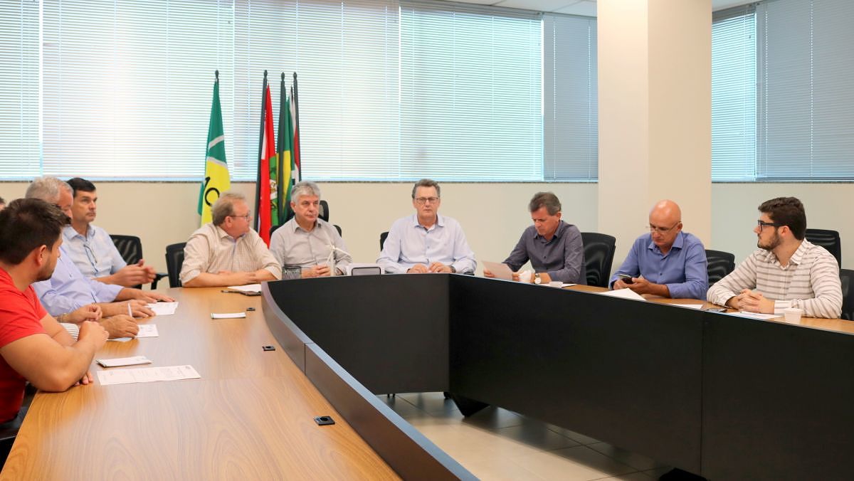 Prefeitos e empresários buscam estratégias para atrair investidores à região 1 Prefeitos e empresários buscam estratégias para atrair investidores à região