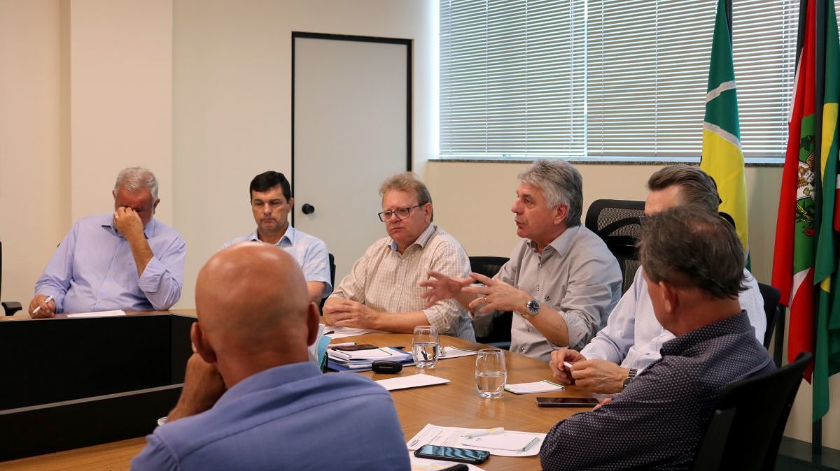 Prefeitos e empresários buscam estratégias para atrair investidores à região 2 Prefeitos e empresários buscam estratégias para atrair investidores à região