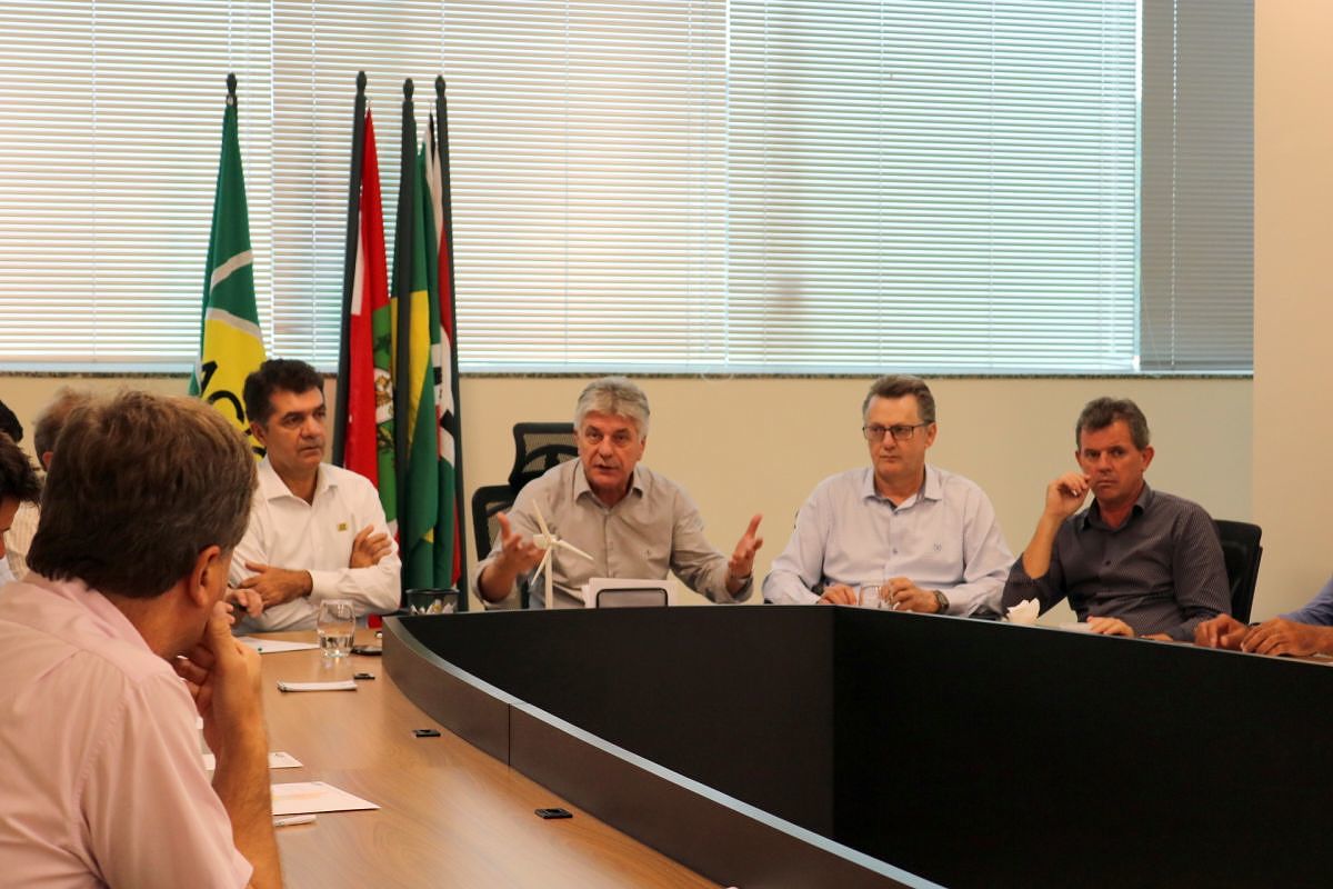 Prefeitos e empresários buscam estratégias para atrair investidores à região 4 Prefeitos e empresários buscam estratégias para atrair investidores à região