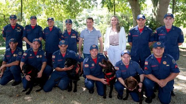 Moisés e Daniela recepcionam bombeiros e cães que retornaram de missão em Brumadinho