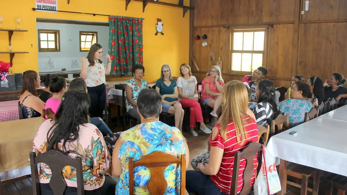 Cras de Nova Veneza realiza palestra para mulheres de famílias atendidas no município