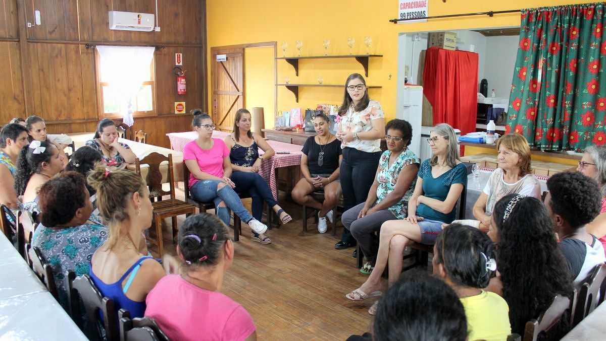 Cras de Nova Veneza realiza palestra para mulheres de famílias atendidas no município