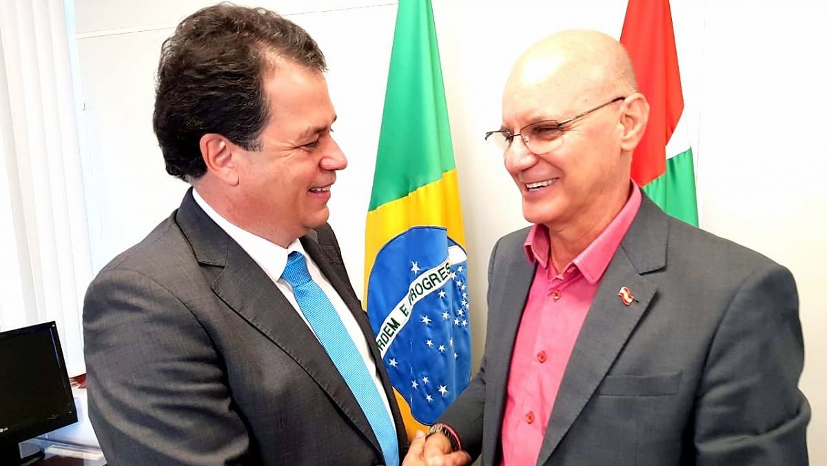 Bolsas do Artigo 170 pautam audiência entre deputado Minotto e Secretário de Educação 1 Bolsas do Artigo 170 pautam audiência entre deputado Minotto e Secretário de Educação