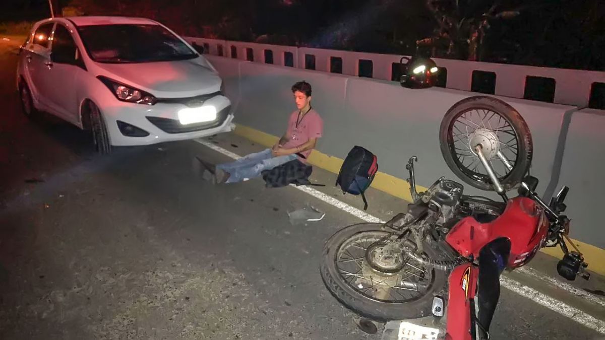Motorista foge sem prestar socorro após bater em moto na ponte Antônio Destro