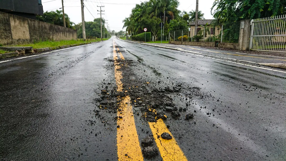 Empresa terá que fazer recuperação de asfalto recém-construído na Baixada