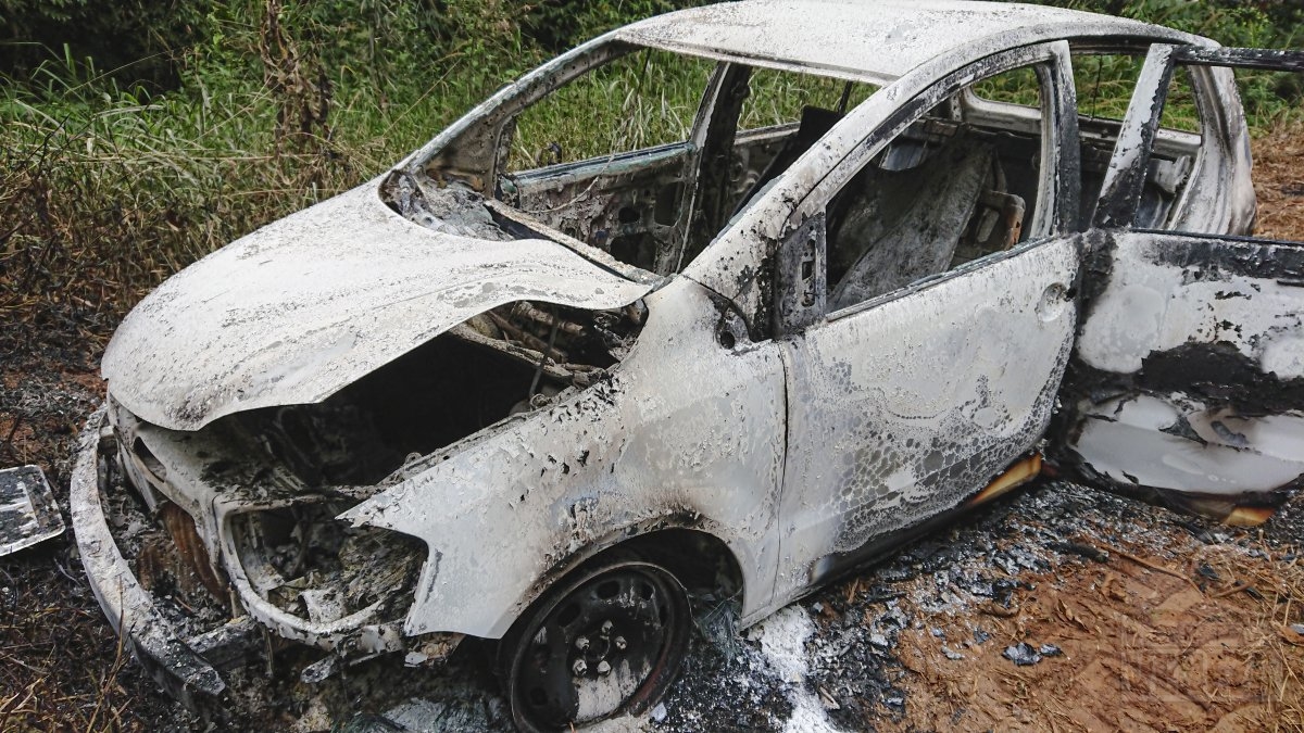 Após ser furtado no Centro, carro é incendiado no Bairro Bortolotto