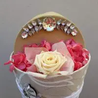 Rosa natural que dura três anos é opção da Nó de Pinho para o Dia das Mães