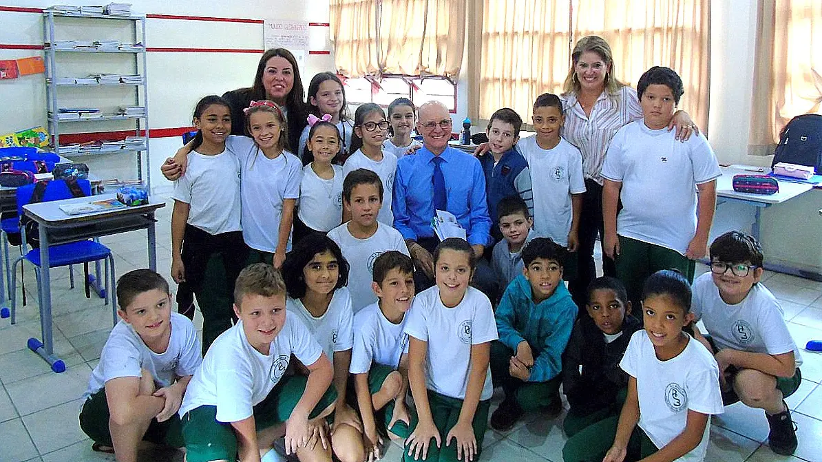 Secretário de Estado da Educação visita escola Abílio César Borges para conversar com professores e alunos
