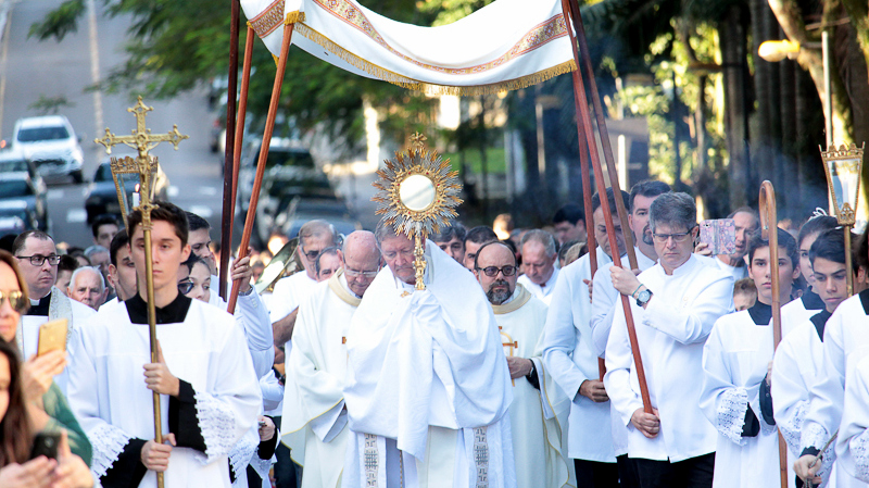 Solenidade de Corpus Christi leva católicos às ruas