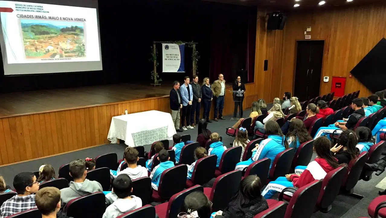 Escola Líbero Ugioni apresenta resultados do projeto Citadella às autoridades