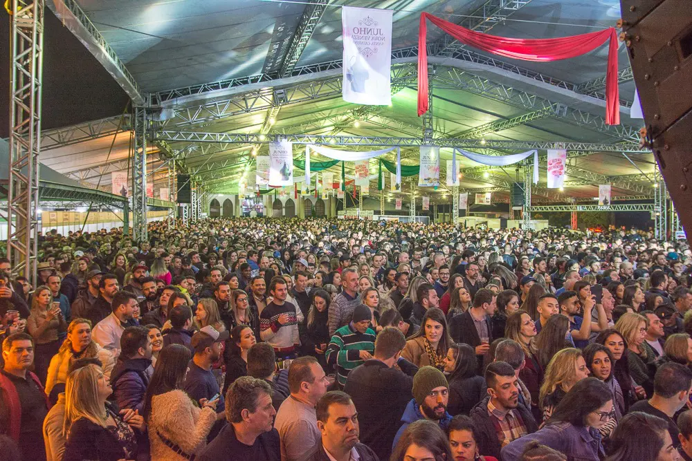 Mais de 120 mil pessoas passam pela 15ª Festa da Gastronomia Típica Italiana