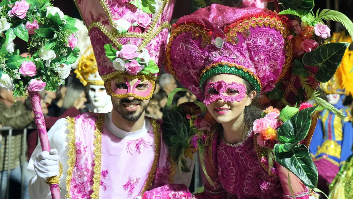 Carnevale di Venezia leva 50 mil pessoas às ruas de Nova Veneza