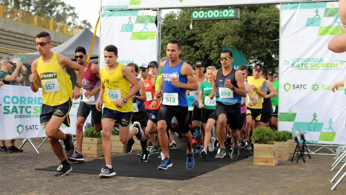 Atletas amadores e profissionais participam da corrida Satc/Sicredi