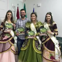 Corte da Festa do Vinho 2019 visita prefeituras da região