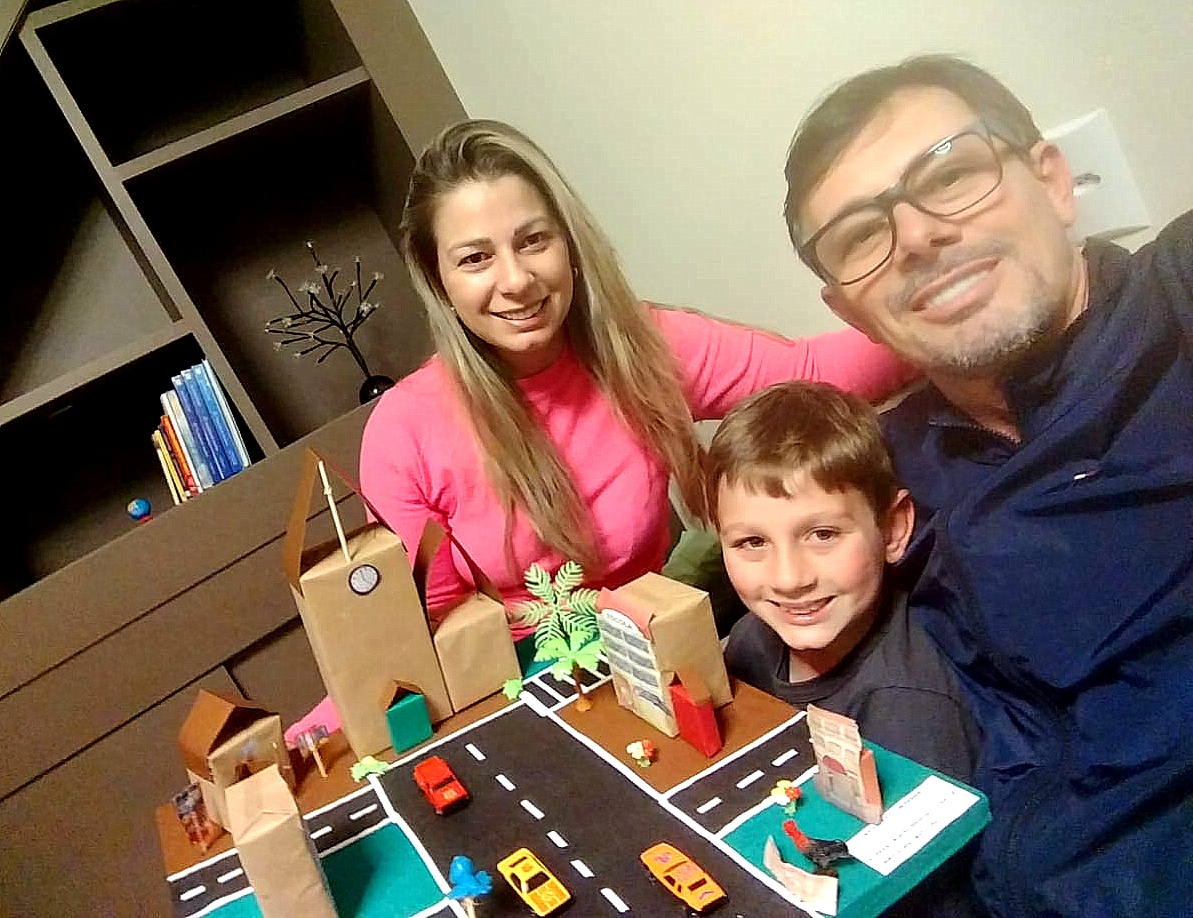 Em trabalho escolar professora estimula integração entre alunos e familiares