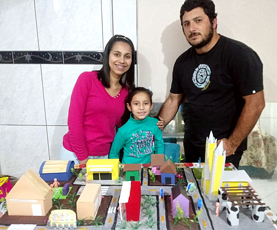 Em trabalho escolar professora estimula integração entre alunos e familiares