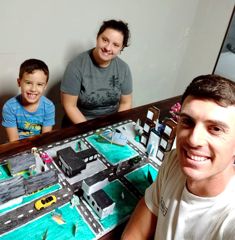 Em trabalho escolar professora estimula integração entre alunos e familiares