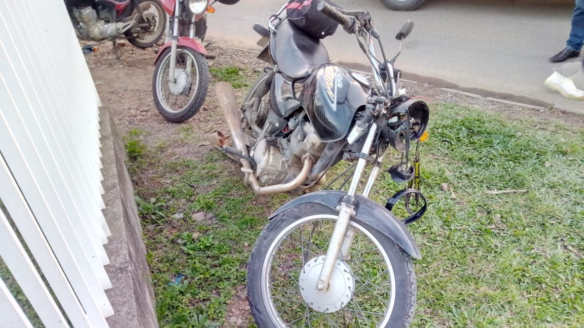 Motos colidem na Alfredo Pessi