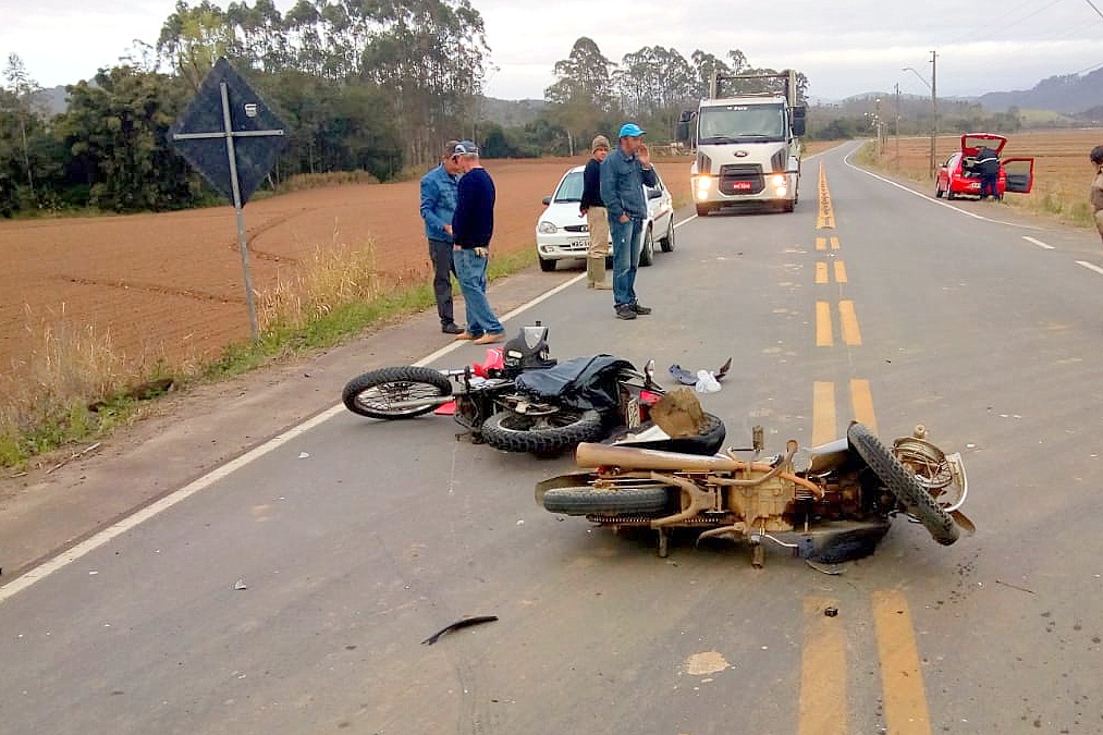 Acidente de trânsito deixa dois motociclistas feridos no interior de Nova Veneza